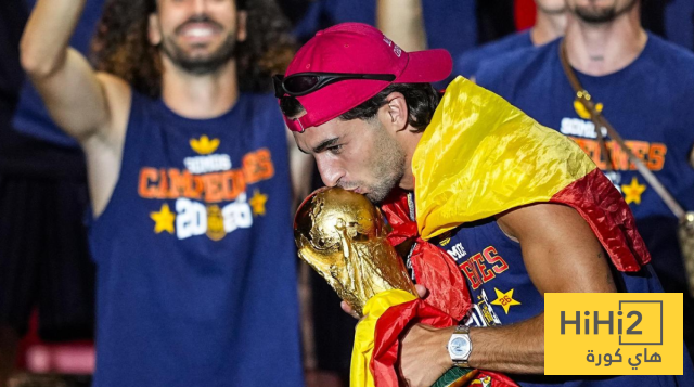 صورة – قبعة فيران توريس تثير الجدل في احتفالات منتخب إسبانيا