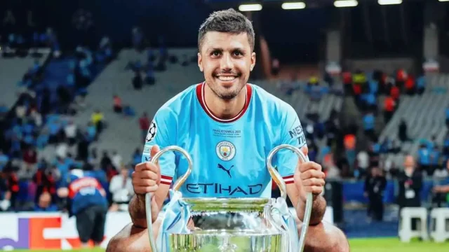 مقابل رودري.. مانشستر سيتي يرفض لاعبًا من برشلونة ويطلب جوهرة أخرى