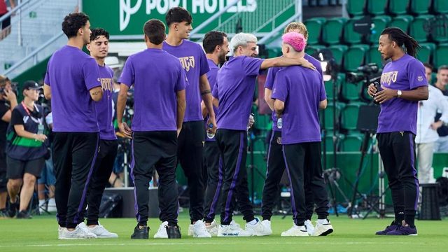 برشلونة يفتح باب الرحيل أمام ثنائي الدفاع لتمويل صفقة جديدة
