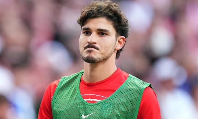 أتلتيكو مدريد يضع شرطًا تعجيزيًا لرحيل جوليان ألفاريز