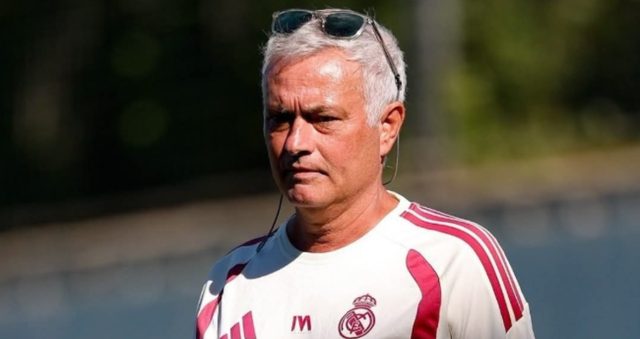 صور .. تفاصيل مورينيو في تدريبات ريال مدريد تلفت الانتباه