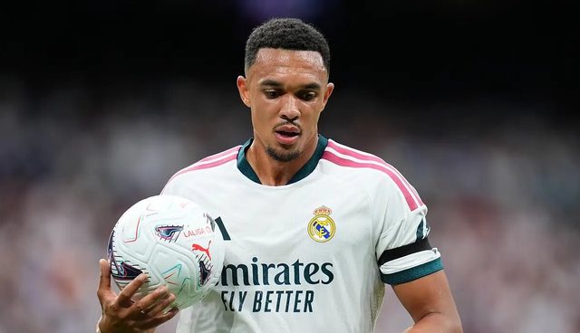 مورينيو أصاب الهدف.. دومفريس يعيد أرنولد إلى مستواه مع ريال مدريد
