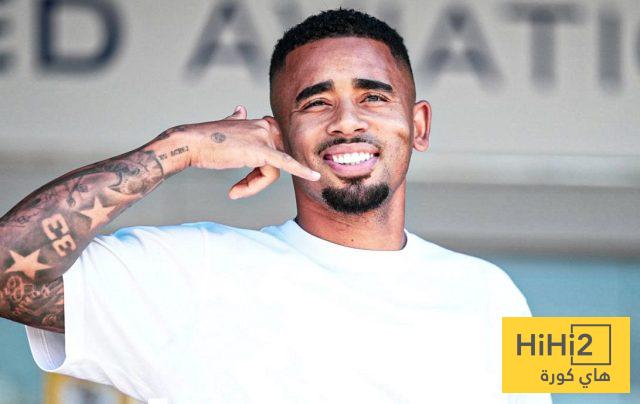غابرييل جيسوس يحط الرحال في برشلونة وجاهز لتفجير طاقته التهديفية