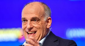 لاعب من برشلونة.. رئيس الليغا يكشف مرشحه للفوز بالكرة الذهبية هذا العام