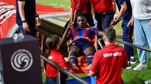 صور : بكاء لاعب برشلونة الجديد بعد اصابته الخطيرة