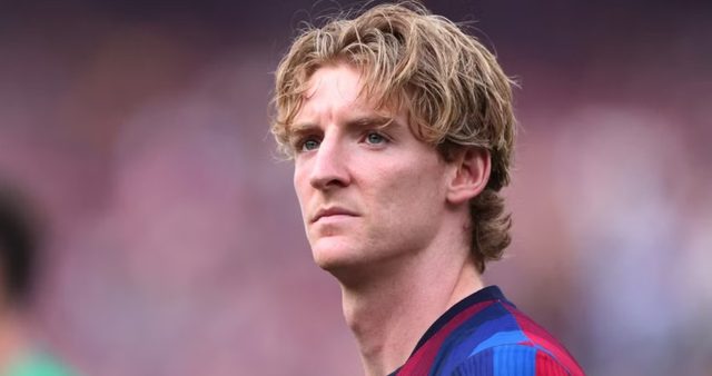 صورة : سر السوار الأبيض الذي لا يفارق جوردون.. ماذا يفعل لاعب برشلونة؟