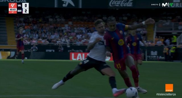 عاجل : فضيحة تحكيمية في مباراة برشلونة و فالنسيا