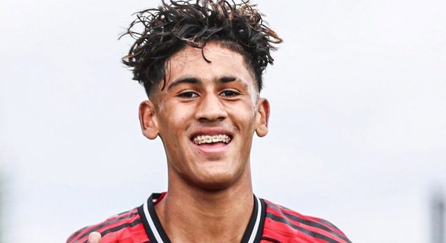 ريال مدريد يقترب من ضم جوهرة مانشستر يونايتد مجانا