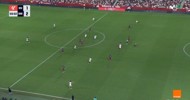 عاجل : خطأ تحكيمي فادح في مباراة برشلونة و اشبيلية