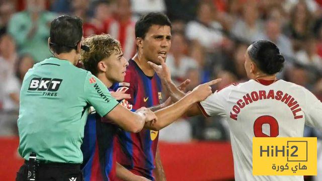 تقييم كارثي لحكم مباراة برشلونة وإشبيلية