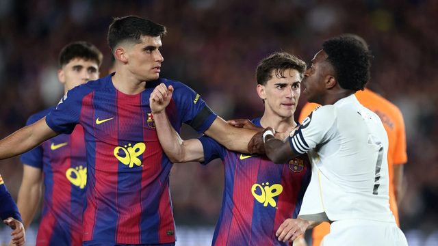 ريال مدريد وبرشلونة .. كرة قدم من عالمين مختلفين