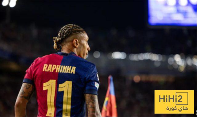 رافينيا يطارد أسطورة ميسي في برشلونة