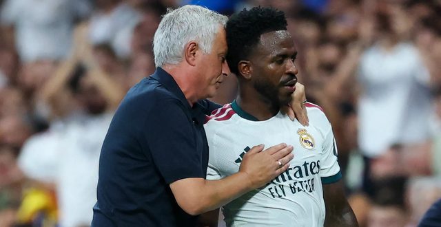 صورة تحرج ادارة ريال مدريد ومورينيو نفسه