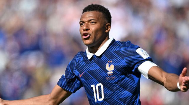 جناح أم مهاجم؟.. الجمهور يشعل الجدل حول مركز مبابي مع المنتخب الفرنسي