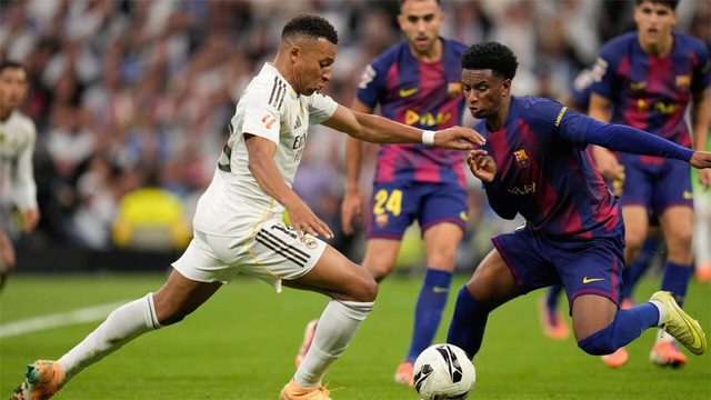 ريال مدريد يؤجل عودة مبابي بسبب برشلونة