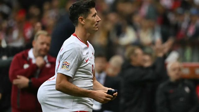 ليفاندوفسكي يزاحم رونالدو ويطارد لوكاكو