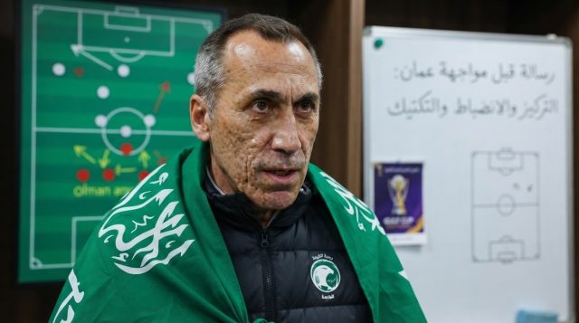 اللاعب الذي سيرافق دونيس في المؤتمر الصحفي لموقعة الإمارات
