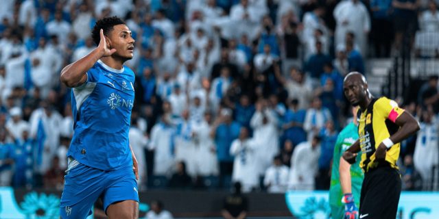 واتكينز يشعل الكلاسيكو.. تقييم مميز وخريطة حرارية تكشف تحركاته أمام الاتحاد