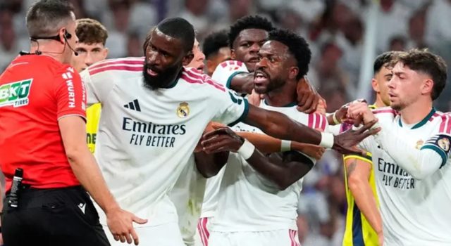 هتاف جماهير البرنابيو بعد طرد فينيسيوس ضد فياريال