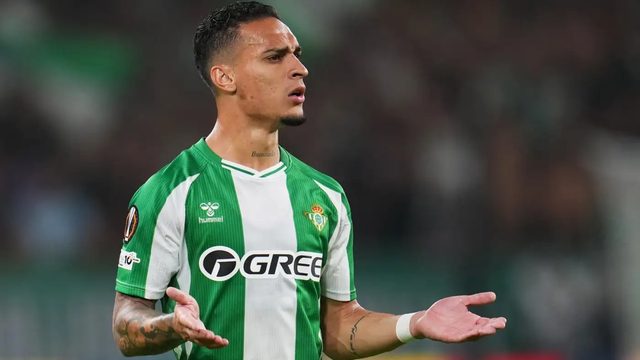 صور .. شكوك حول جاهزية نجم بيتيس للقاء برشلونة