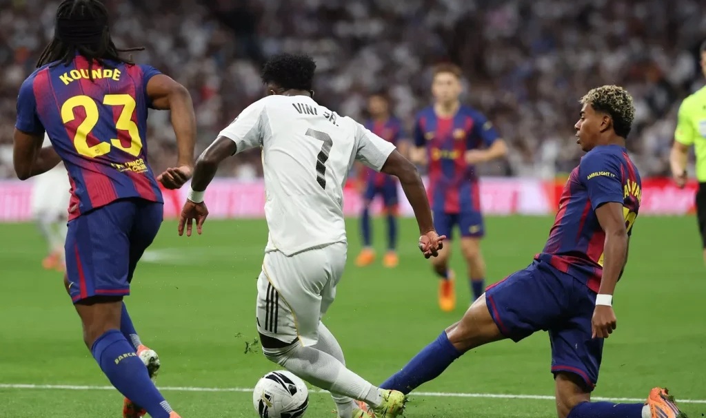 برشلونة يضاعف الضغوط على ريال مدريد