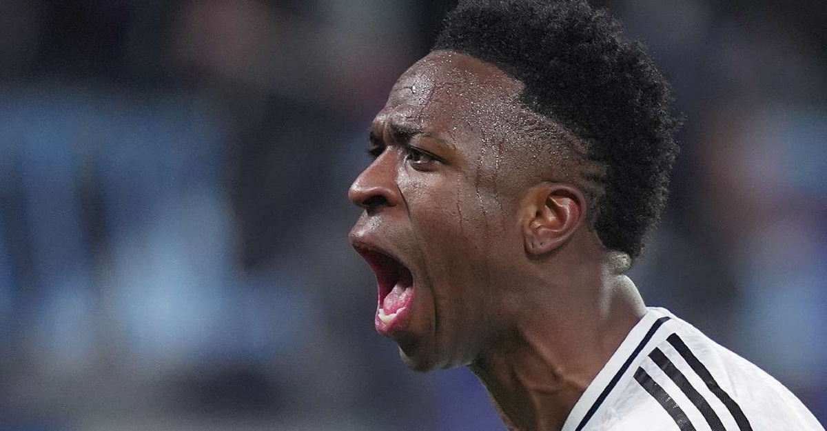صورة : ماذا فعل مشجعو ريال مدريد مع فينيسيوس خارج البرنابيو؟