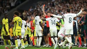“لم يبصق”.. أسطورة ريال مدريد يدافع عن فينيسيوس