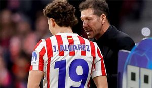 سيميوني يخفف الضغوط عن ألفاريز.. ويكشف سر قوة أتلتيكو مدريد