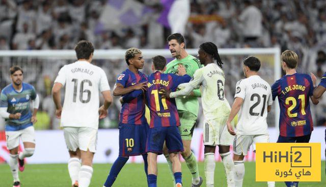 “ضغوط غير مسبوقة” .. ماذا ينتظر حكام ريال مدريد وبرشلونة في الكلاسيكو؟