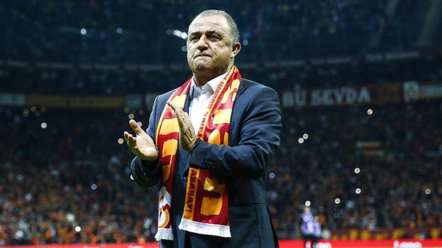 مندوب اليويفا يفاجئ الجميع بتوقعه لمباراة برشلونة وغلطة سراي