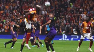 دروغبا يحرج التحكيم الأوروبي بسؤال صادم بعد فضيحة الغاء هدف غلطة سراي امام برشلونة