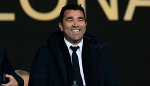 ديكو يحتفل بنجاة برشلونة من صفقة الصيف الفاشلة