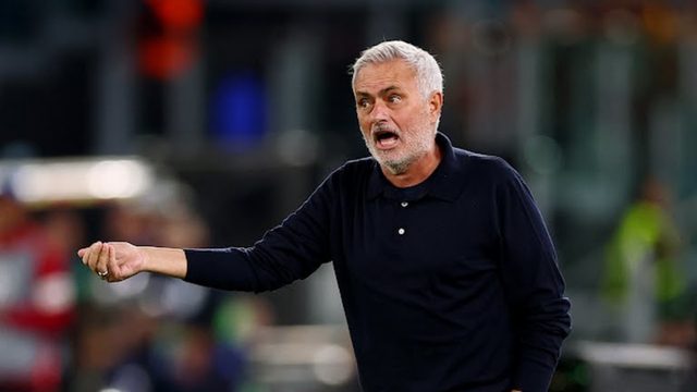 صورة .. وجه مورينيو يفسر وضع ريال مدريد في الشوط الاول ضد روما