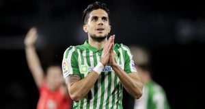 لاعب بيتيس يطالب بفوز نجم برشلونة بجائزة الفتي الذهبي