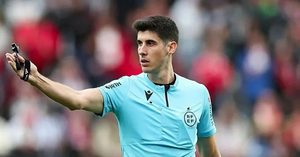 تقييم كارثي لحكم مباراة ريال مدريد واشبيلية