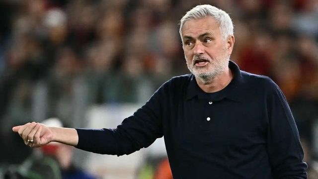 مورينيو يجهز مفاجأة دفاعية للكلاسيكو