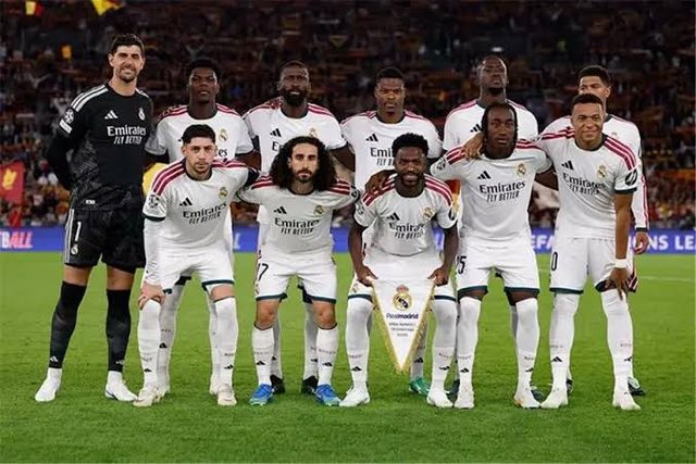 نجم ريال مدريد مطرود من “واتساب” المنتخب