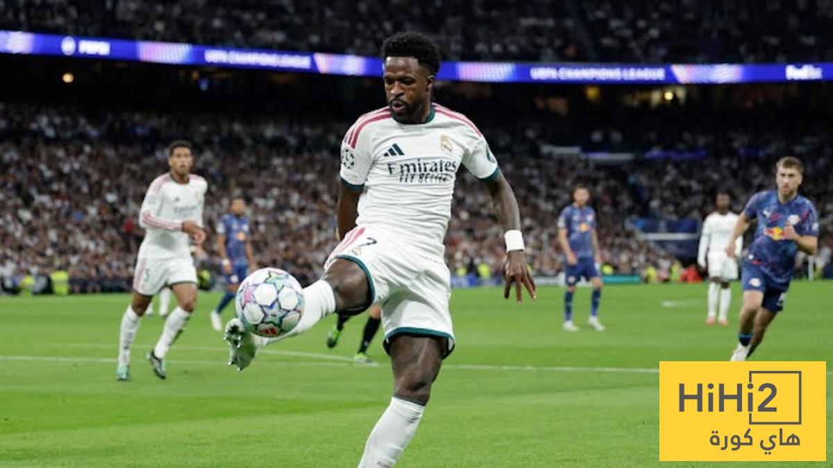 صورة .. فينيسيوس يتجاهل مورينيو لحظة استبداله ضد لايبزيج