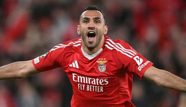 برشلونة يراقب هداف بنفيكا.. أرقام بافليديس تشعل صراع الكبار