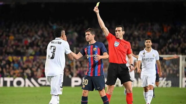 الكلاسيكو الخامس.. أرقام الحكم تضع قناة ريال مدريد في مأزق قبل مواجهة برشلونة