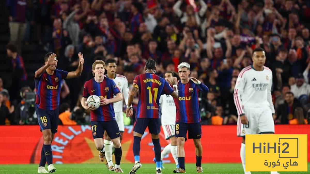 صور .. رافينيا يهنئ لاعبي ريال مدريد بعد الهزيمة في الكلاسيكو