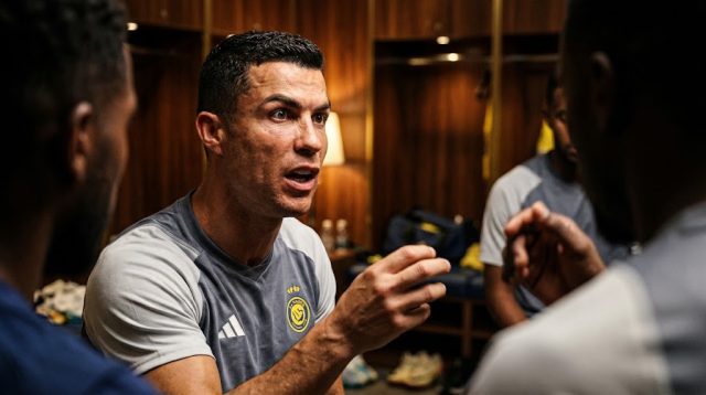 ماذا طلب رونالدو من لاعبي النصر قبل مواجهة الفيصلي ؟