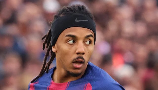 ليفربول يضع جول كوندي وثلاثة مدافعين آخرين تحت المجهر