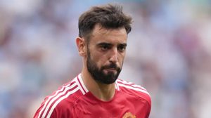 جماهير مانشستر يونايتد تكشف موقفها من مشاركة فيرنانديز أمام تشيلسي