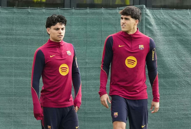 دفاع برشلونة يتحول إلى كابوس لـ فليك.. 11 تشكيلة في 14 مباراة