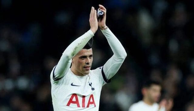 لابورتا معجب ببيدرو بورو.. وأولوية برشلونة قد تؤجل الصفقة إلى الصيف