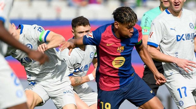 هيمنة تاريخية لبرشلونة على ألافيس في الدوري الإسباني