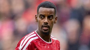 لماذا يعتبر إيزاك مفتاح فوز ليفربول على أرسنال في الدوري الإنجليزي؟