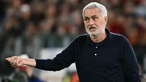 مورينيو يخطط للتضحية بلاعب ريال مدريد لإنقاذ الوسط