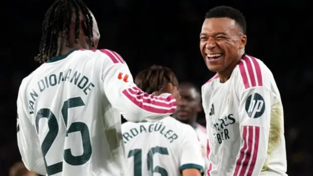 رسميا : قائمة ريال مدريد لمواجهة راسينغ سانتاندير .. غياب مؤثر